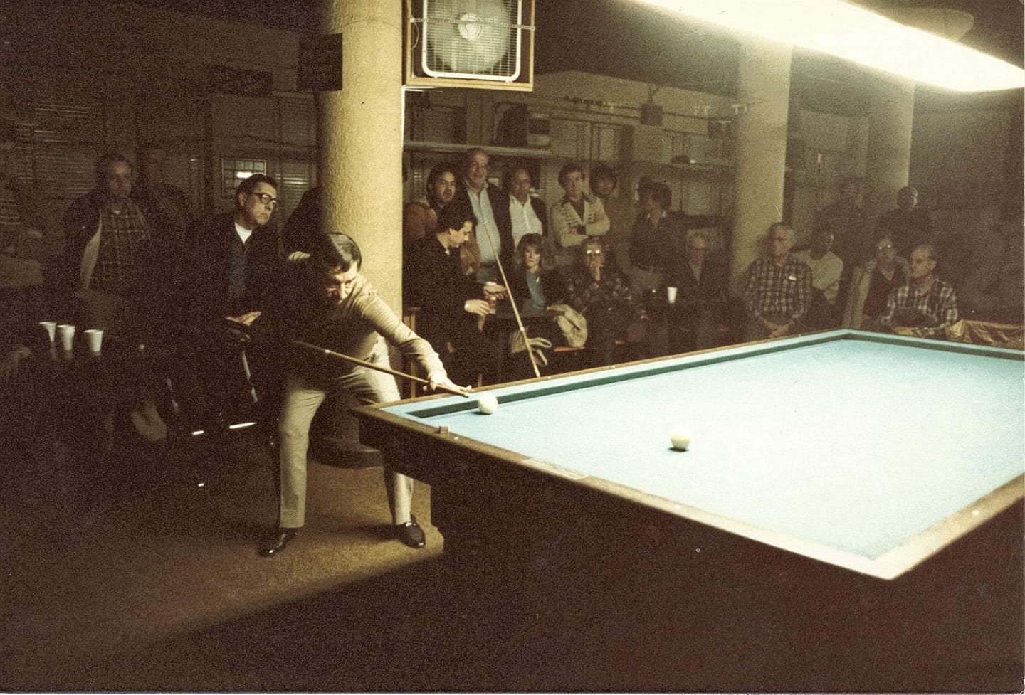 Juan Navarra 1982 επίδειξη στο Κρίσις  billiards στο Σικάγο.